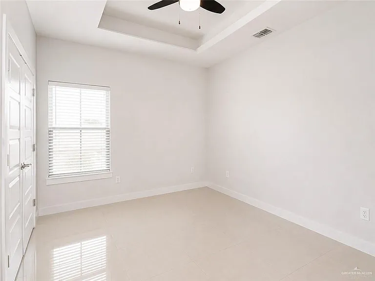 1219 Whiteoak Dr #4 — Photo 10