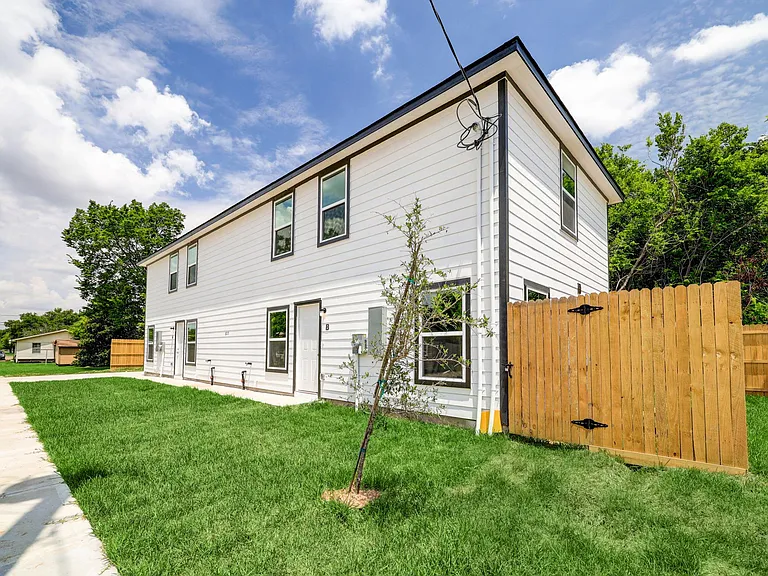 8215 Hanna St #B — Photo 1
