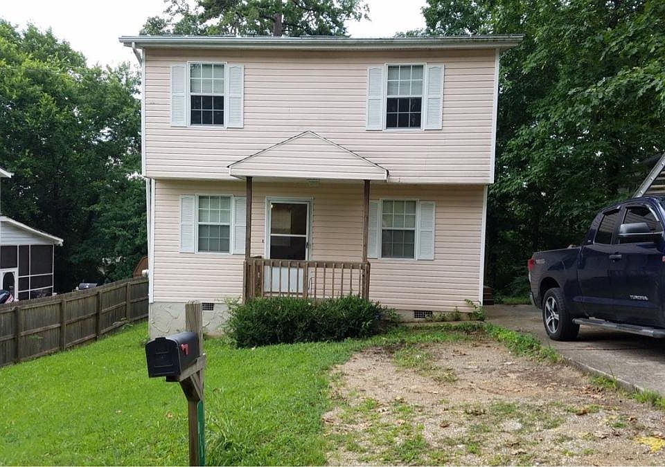 1st image of 818 Aubrey Ave