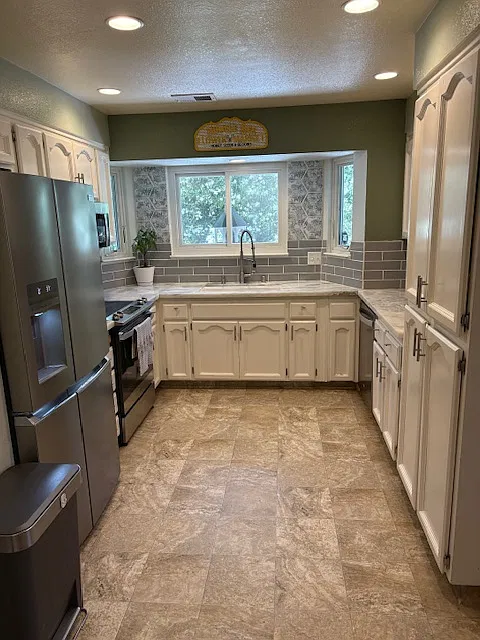 3 bed, 1404 sqft, $3,100 — Photo 2