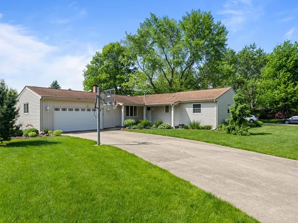 3011 Valley Brook Dr, Champaign, IL 61822