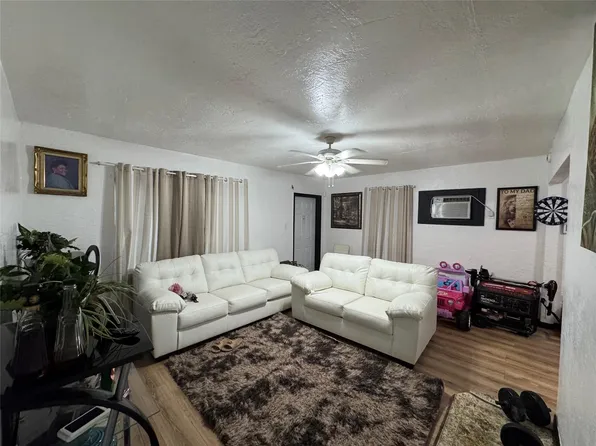 3913 SW 28th Street, West Park, FL 33023