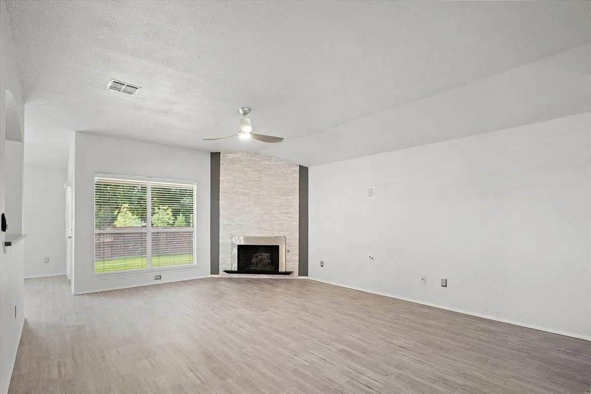 3 bed, 1761 sqft, $2,600 — Photo 4