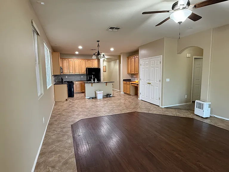 7711 S 68th Dr — Photo 2