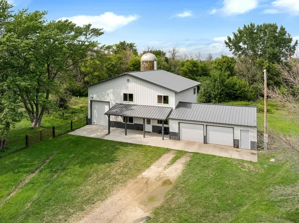 57414 205th St, Austin, MN 55912