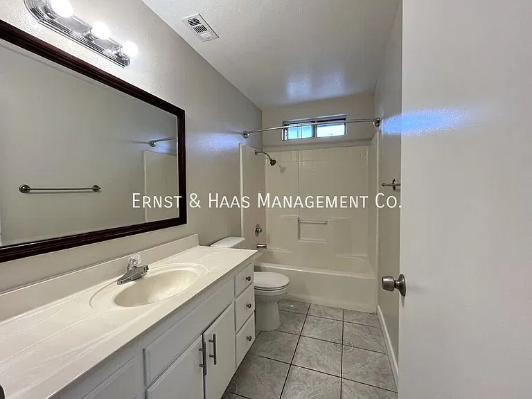 9515 Harvard St #C — Photo 7