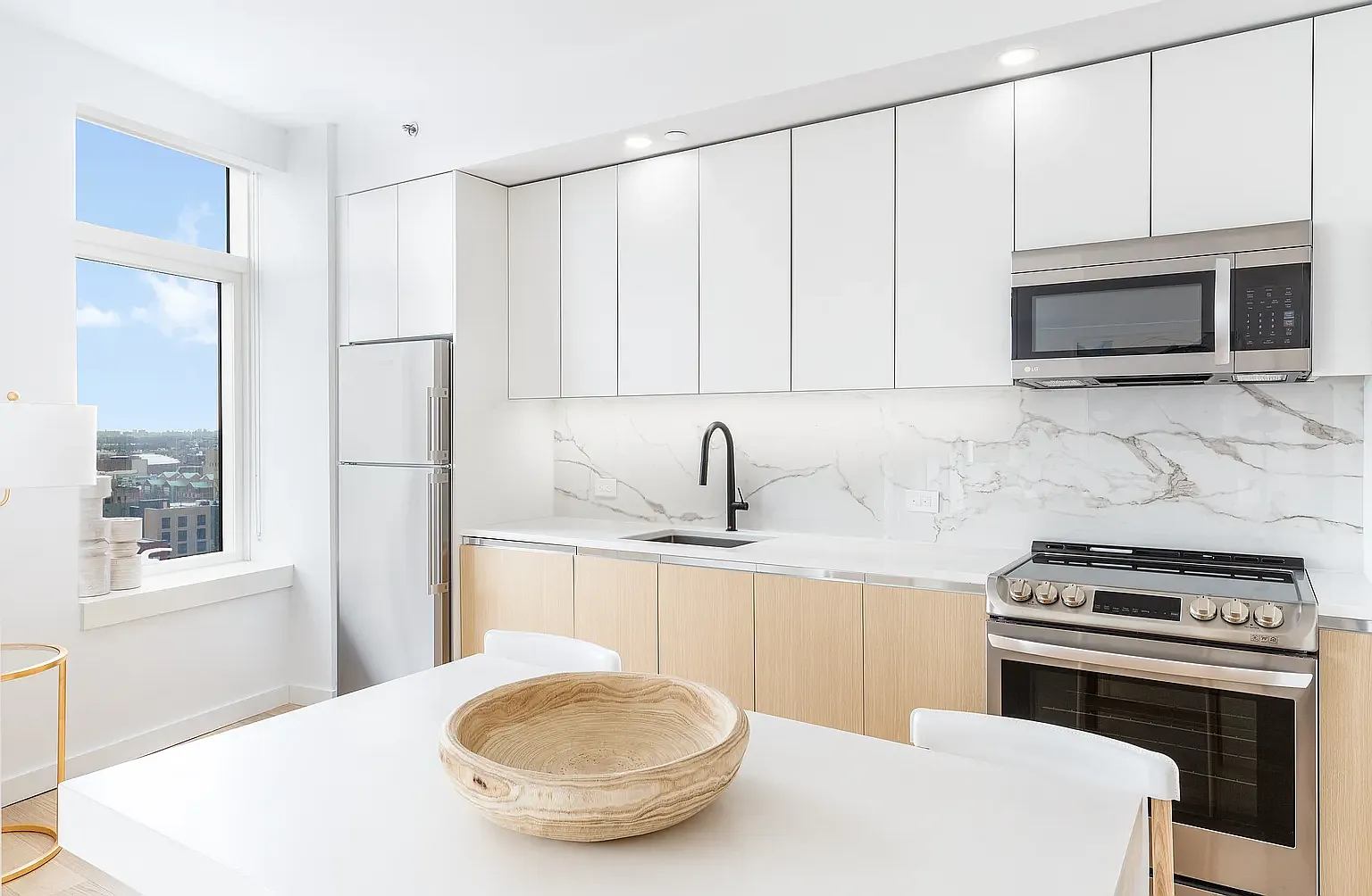 123 Linden Boulevard — Photo 4