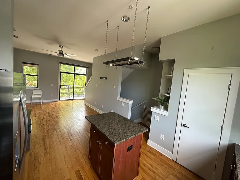 946 E 8th St #946 — Photo 15