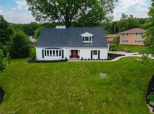 1691 Knob Hill Dr, Coshocton, OH 43812
