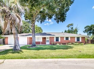 2304 Bayou Dr, League City, TX 77573