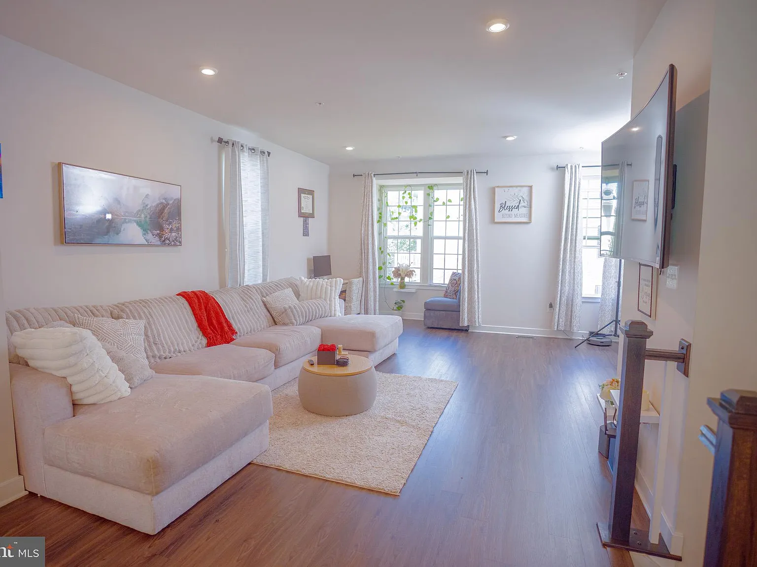 4 bed, 5.0 bath, 2536 sqft, $4,000 — Photo 3