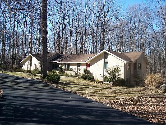 Beautiful, private wooded setting