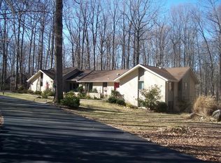 7014 Sylvan Glen Ln, Fairfax Station, VA 22039