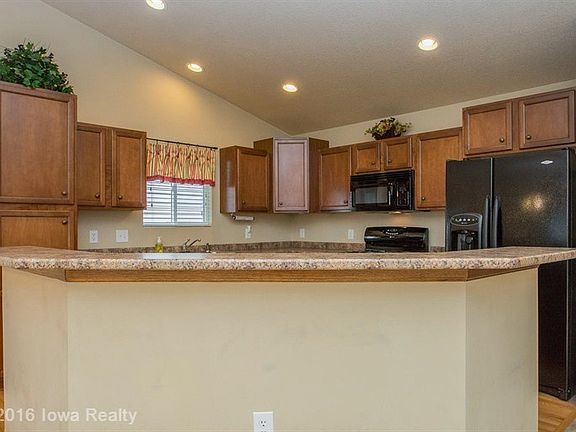 5th image of 2417 E Southlawn Dr
