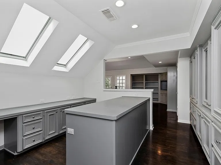 810 Herdsman Dr — Photo 22