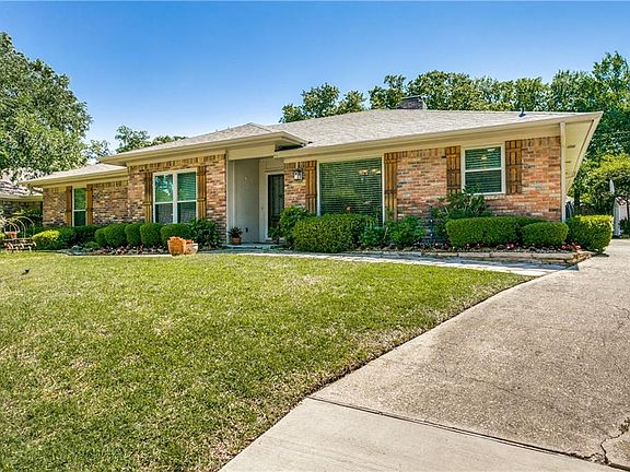3rd image of 2008 Surrey Oaks Dr