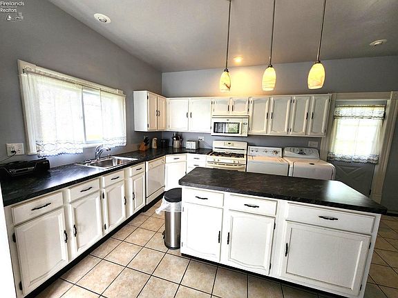 3rd image of 12380 Oberlin Rd