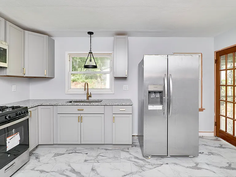 615 Superior Dr — Photo 10