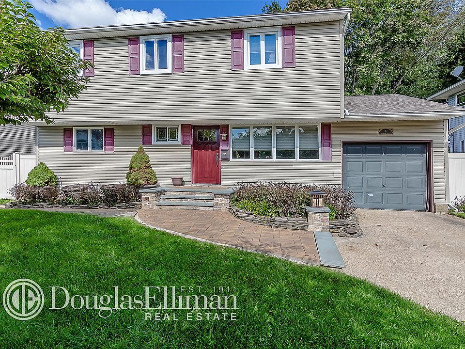 1st image of 8 Crescent Dr