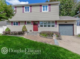8 Crescent Dr, Old Bethpage, NY 11804