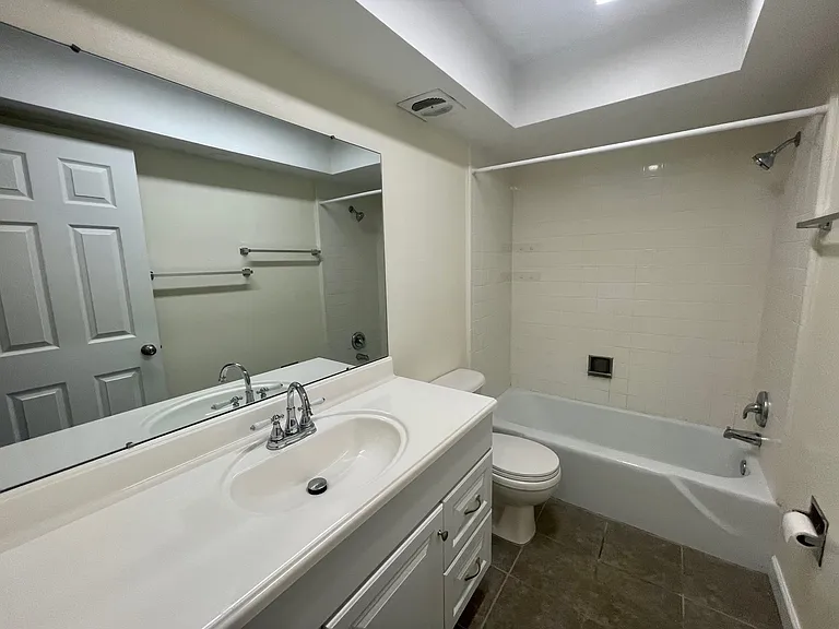 300 Gunn Ave #6 — Photo 6