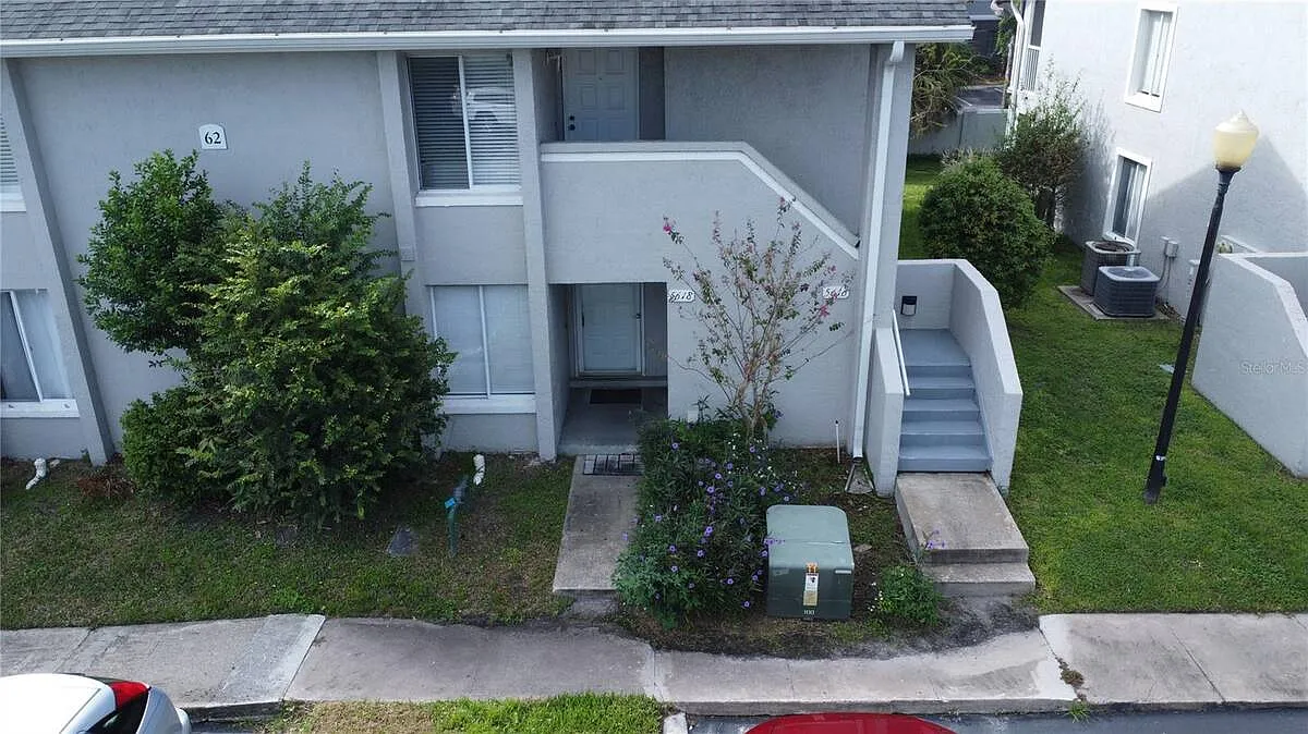 2 bed, 2.0 bath, 948 sqft, $1,650 — Photo 2