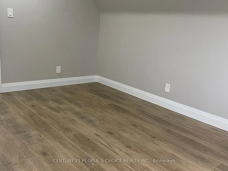 136 Edgemont St N — Photo 22