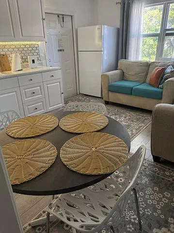 2 bed, 850 sqft, $2,500 — Photo 4