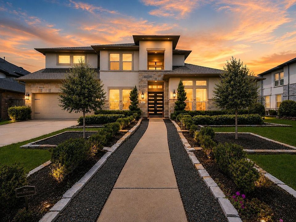 1st image of 10611 Sawmill Park Cir