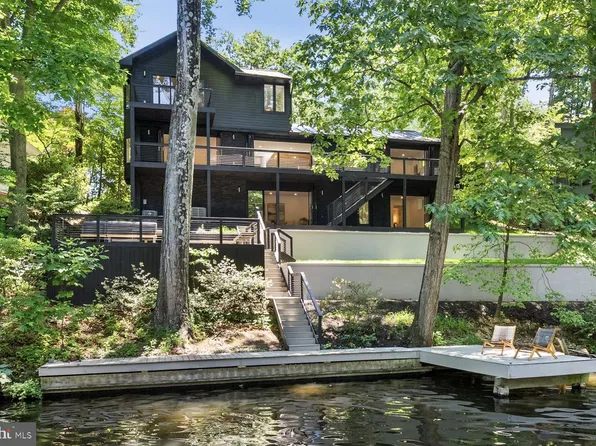 3804 Lakeview Ter, Falls Church, VA 22041