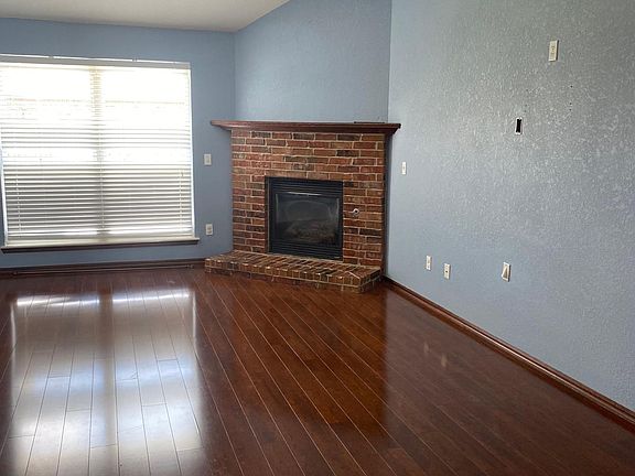 4th image of 717 SW 161st St