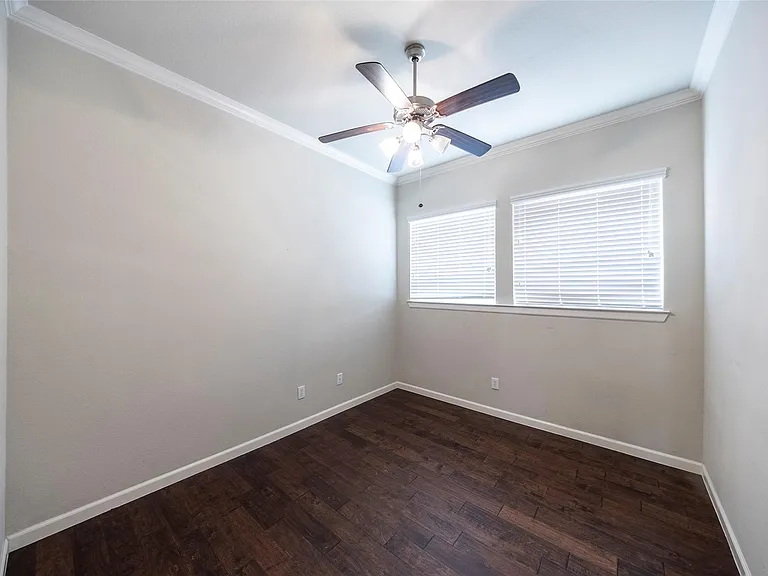 1217 Naples Dr — Photo 13