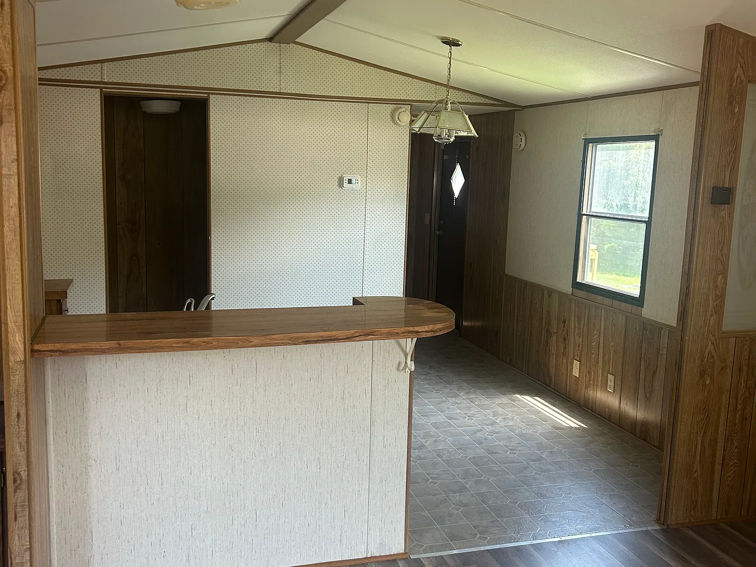 2 bed, 1.5 bath, 950 sqft, $900 — Photo 3