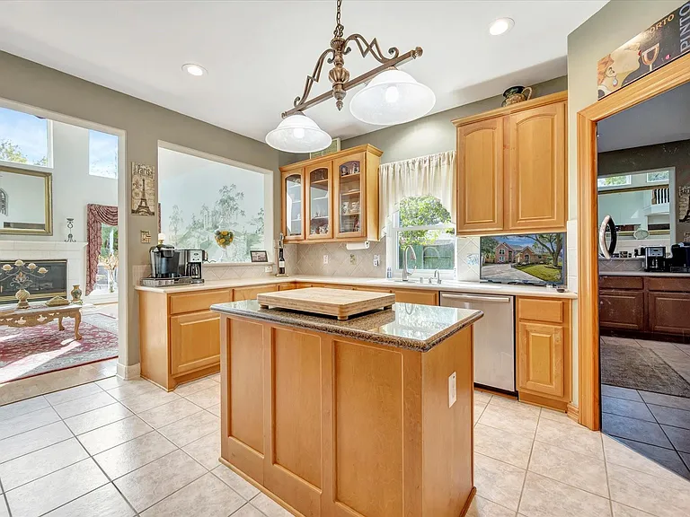 1639 Lakeside Enclave Dr — Photo 18