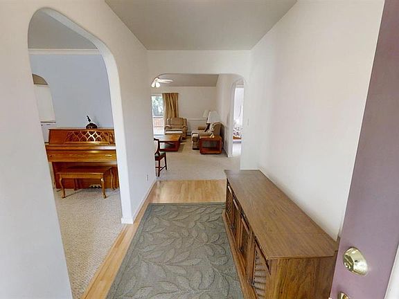 2nd image of 286 Meadows Circle
