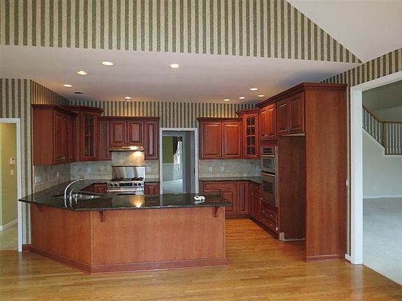 3rd image of 7713 Pine Isle Ct