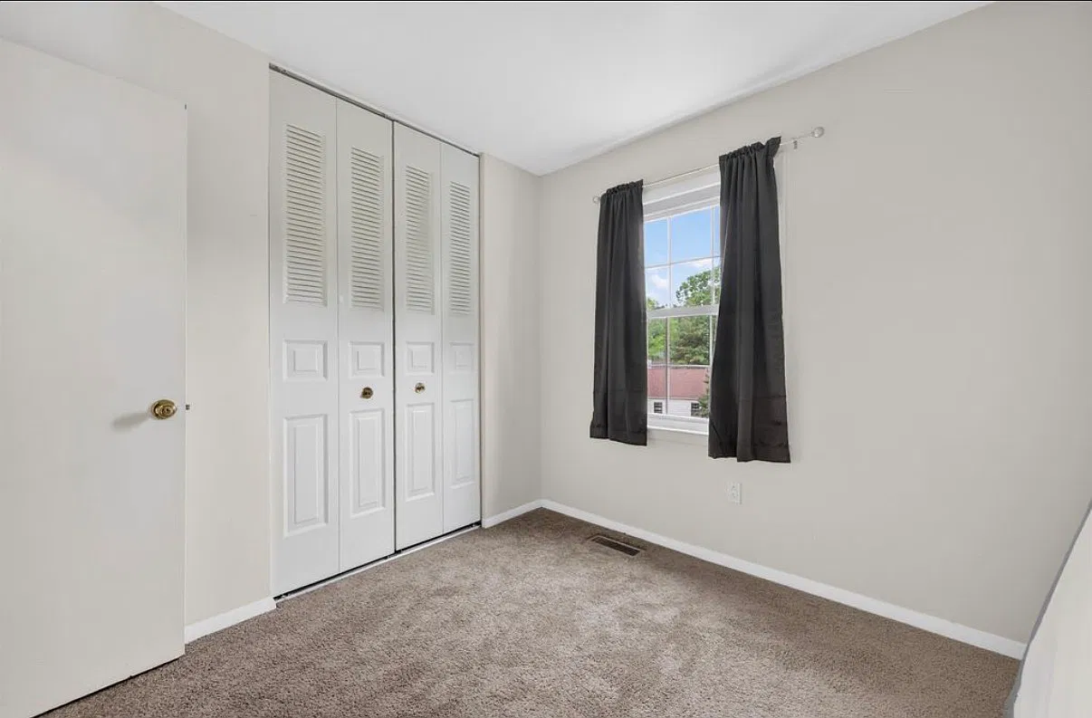 4 bed, 2.5 bath, 1672 sqft, $2,400 — Photo 4