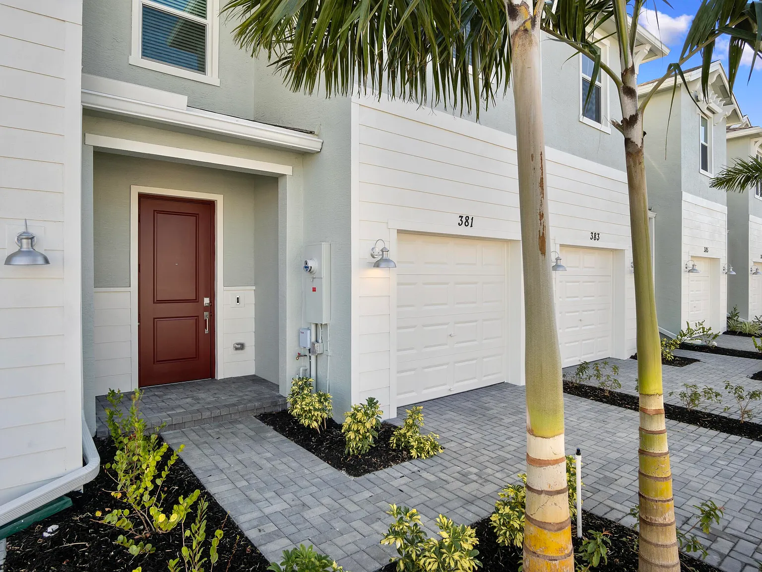 3 bed, 2.5 bath, 1632 sqft, $2,300 — Photo 2