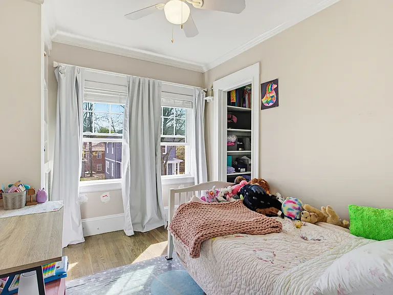 181 Chiswick Rd — Photo 9