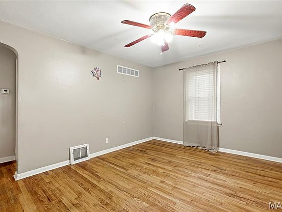 3rd image of 9515 Echo Ln