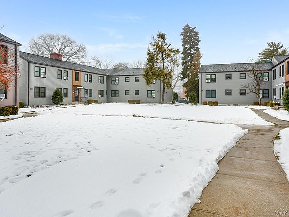 4th image of 10 Tappan Landing #53A