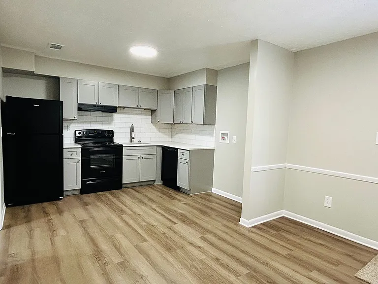 513 Toombs St — Photo 10
