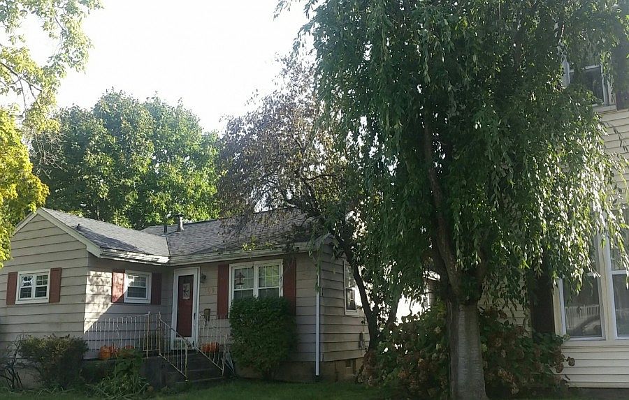 2nd image of 109 W Bennett St