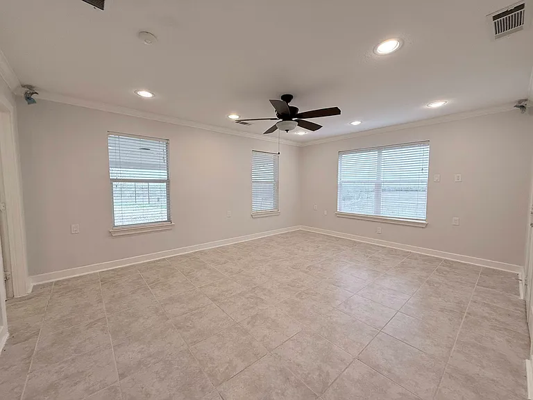0 Rainey St — Photo 15