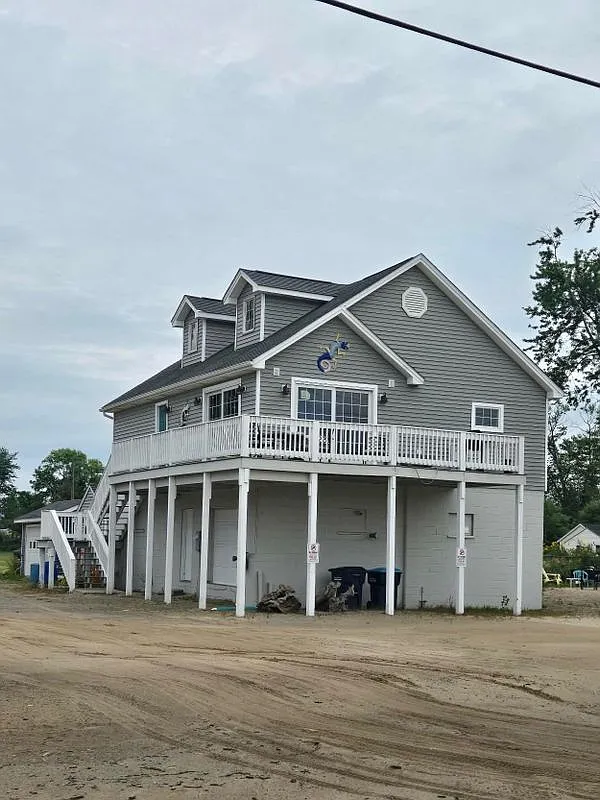 3 bed, 1.0 bath, 1128 sqft, $1,850 — Photo 1