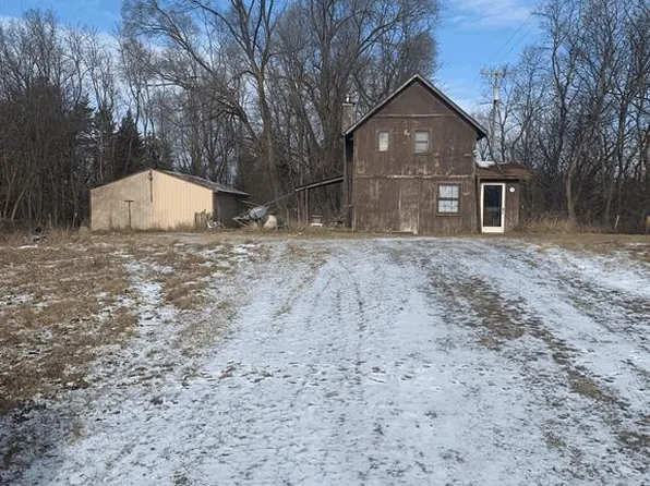 3195 Fisher Rd, Howell, MI 48855