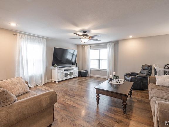 4th image of 11145 Lexington Ln