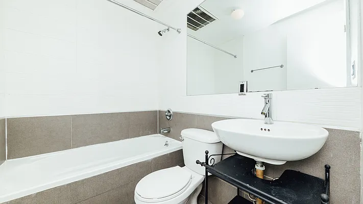 Rented by Nooklyn NYC LLC | media 17