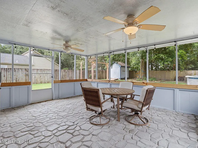 122 Booth Cir — Photo 26
