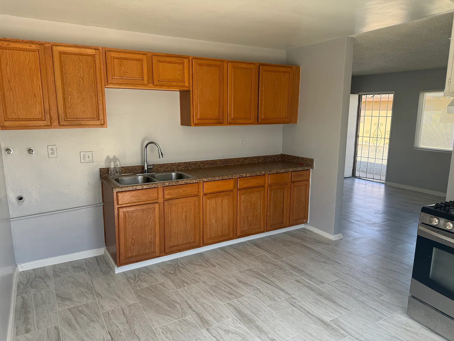 2 bed, 974 sqft, $1,950 — Photo 2